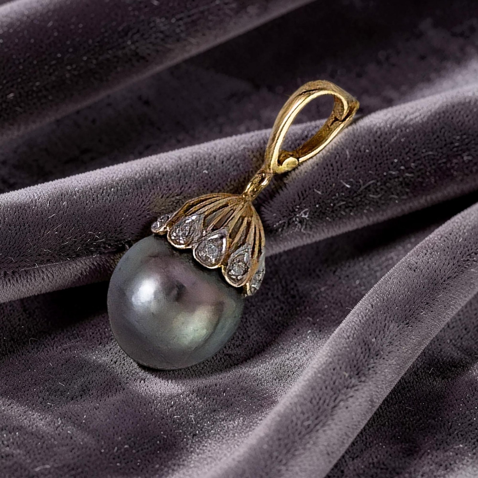 Black Gray Tahitian Pearl & 14k Yellow Gold Flowery-Cap Bale with 6 Diamonds