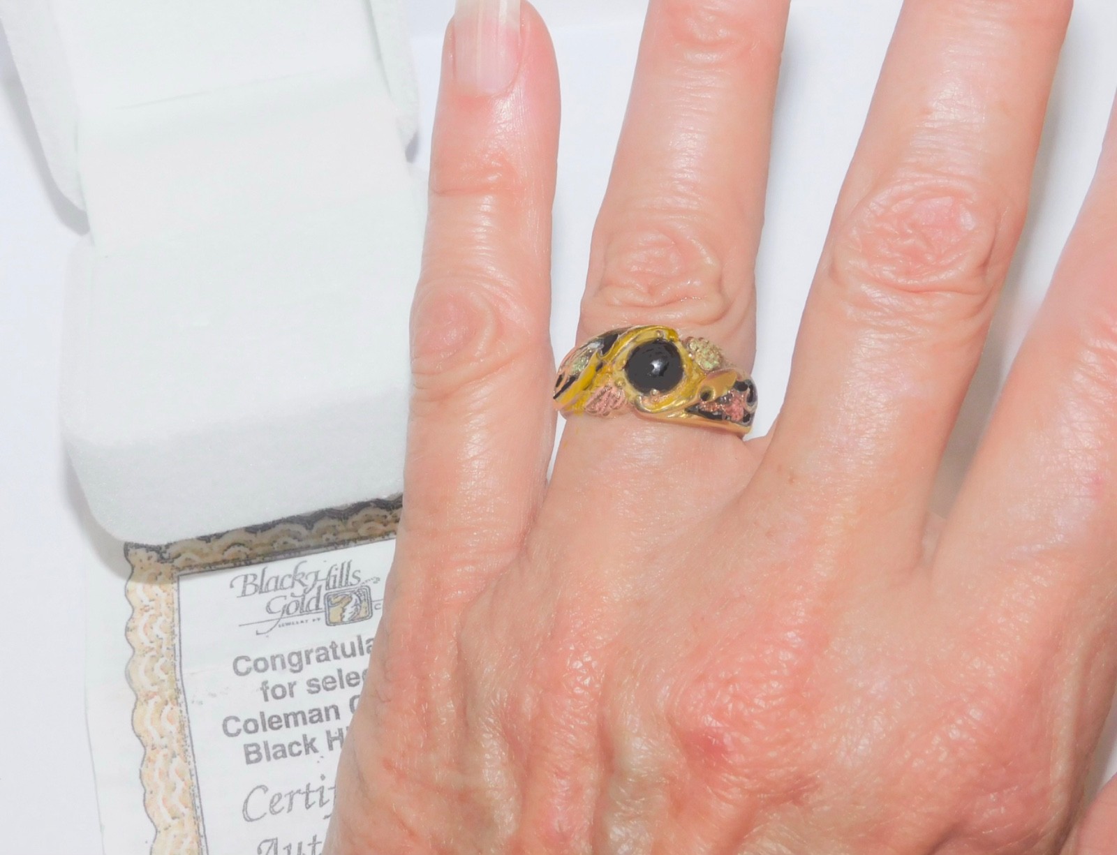 Black Hills Gold 10k Onyx Wide Band Leaves Ring Size 7