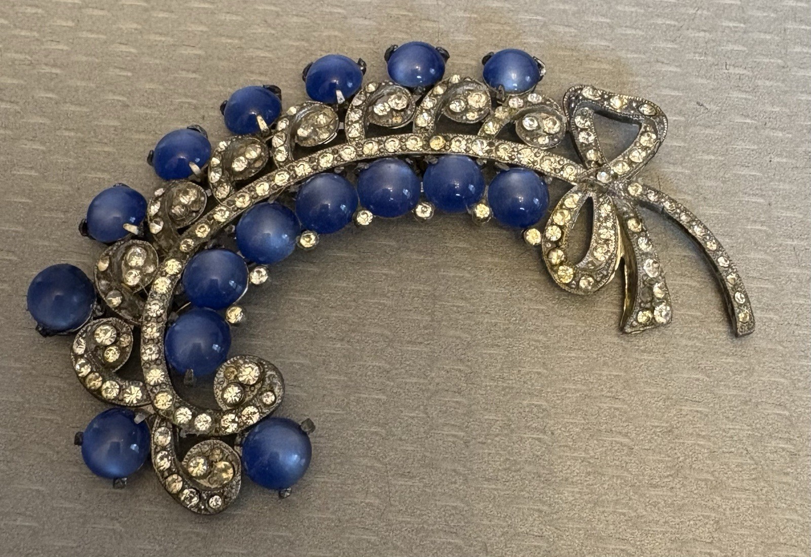 Retro 40s Vintage Brooch Blue Moonglow Lucite Cabs Rhinestone Feather Spray 4”