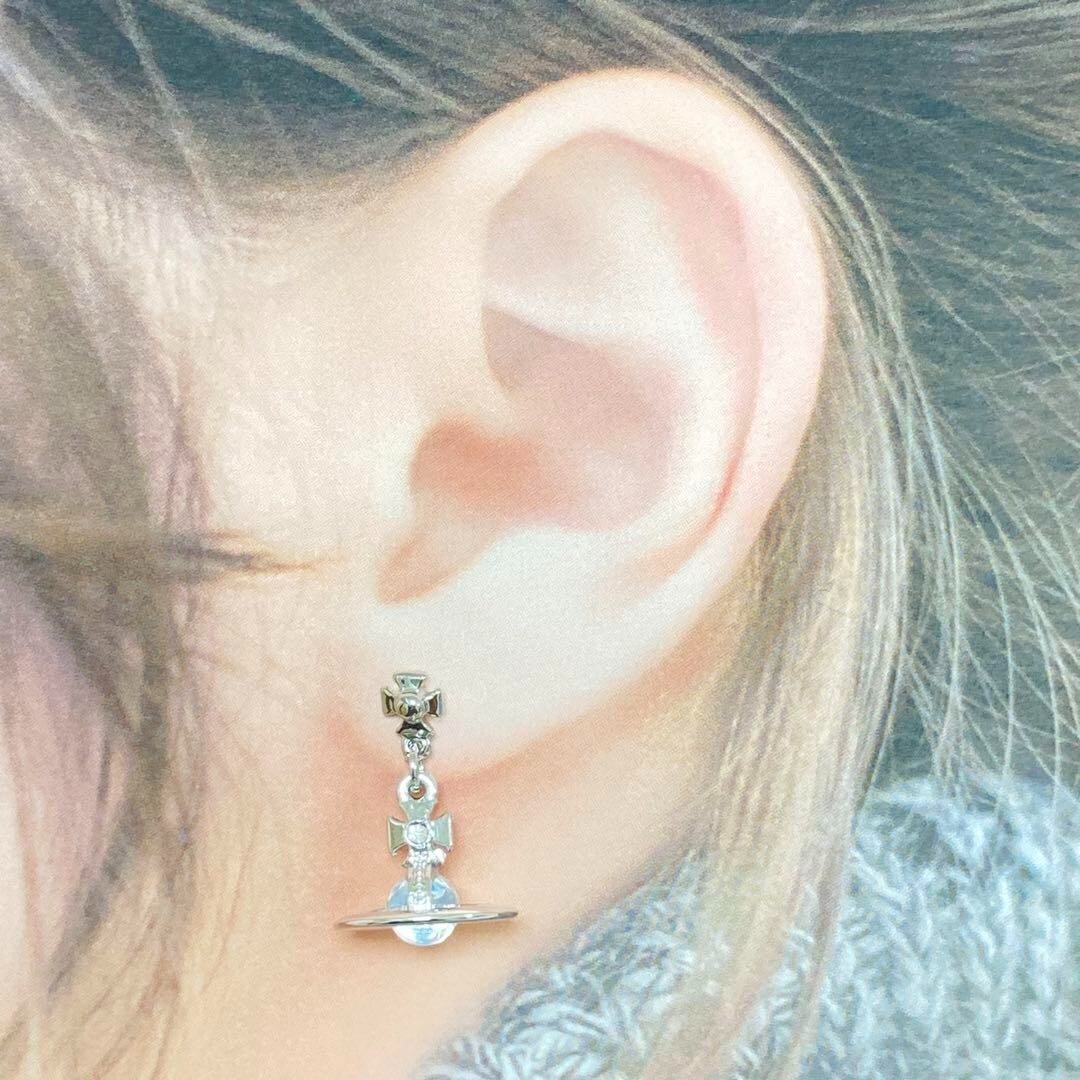 Petite Orb Earrings Silver 2.5cmx1.4cm with drawstring