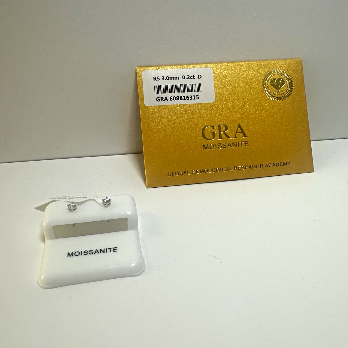 VVS1 Moissanite Round 3.0mm GRA Excellent Cut Loose Stone w/ GRA Cert
