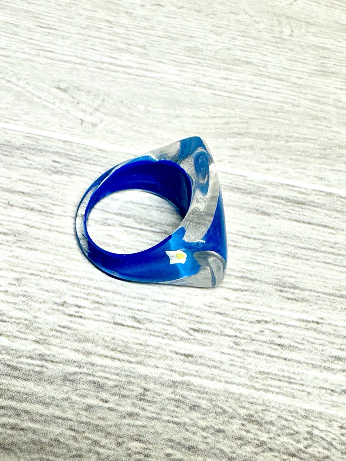 New Acrylic Lucite Blue White Green Ring Size 8