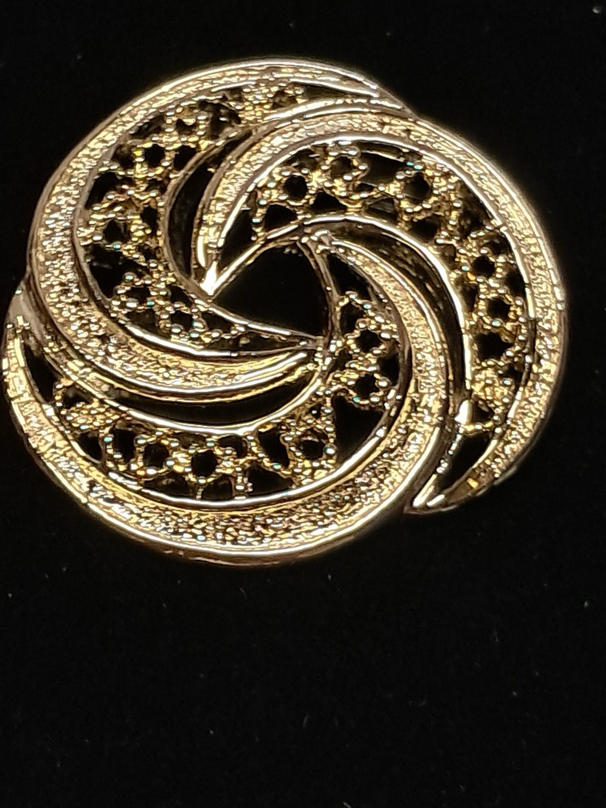 Vintage Gerry’s Gold Tone Openwork Swirl Circle Brooch Pin Signed