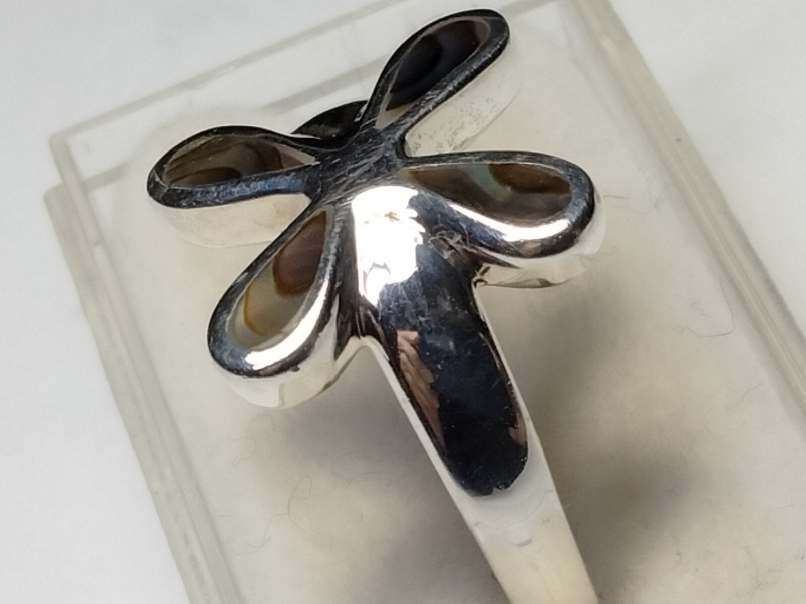 LOVELY ABALONE SHELL INLAYS IN TRENDY STERLING SILVER.925 RING SIZE 8.75-9.0!