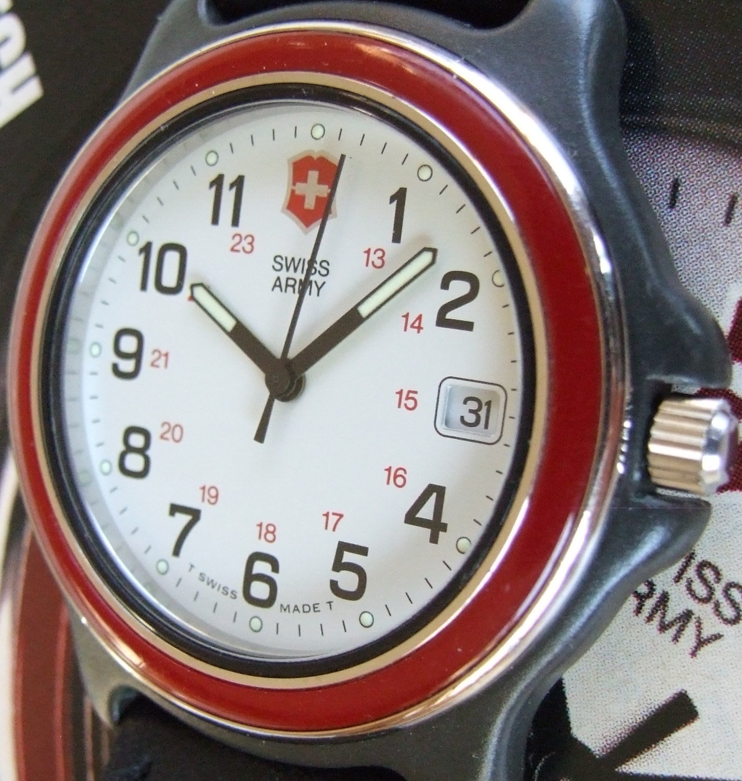 SWISS ARMY Watch~Men ‘The Famous’ ORIGINAL Series 2000 ClaSSiC RED~OEM STRAP~EUC