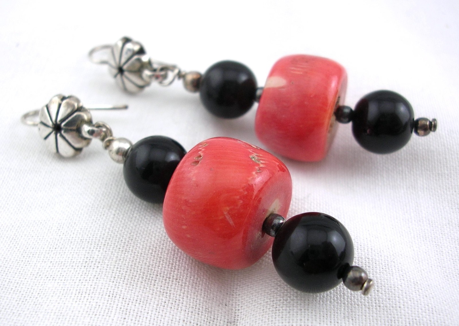VINTAGE RED AND BLACK CORAL SILVER NECKLACE AND EARRINGS