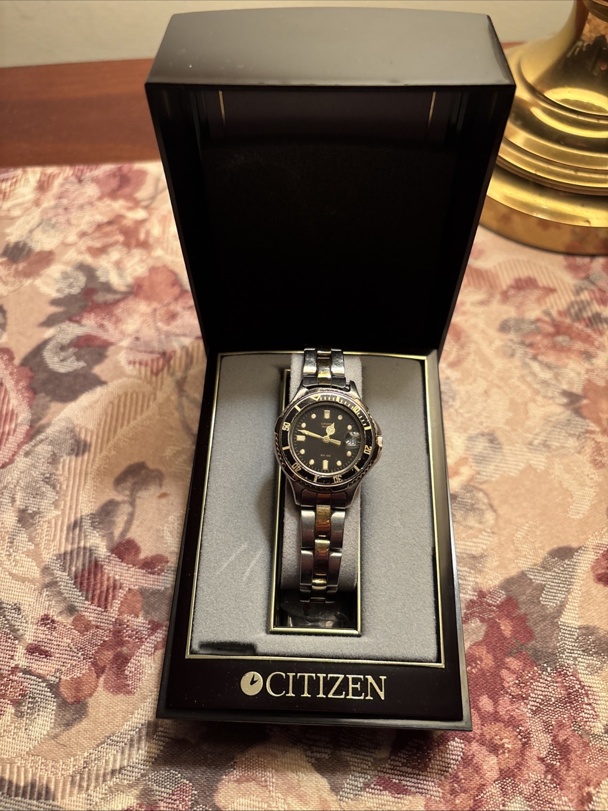 Ladies Citizens Watch In Original Box With Documents