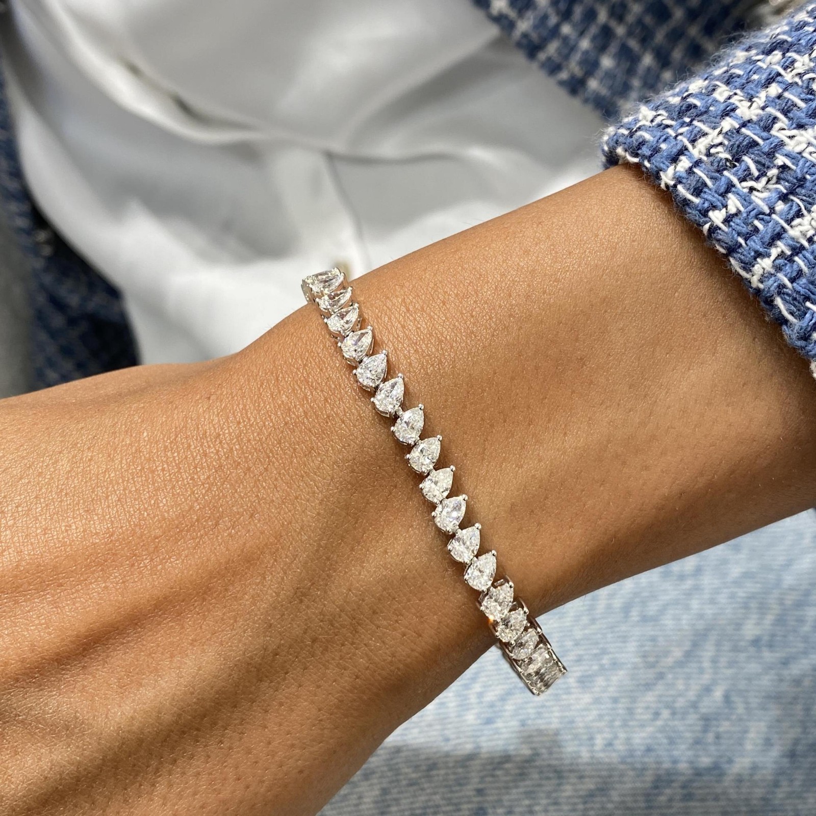 Unique Style 18K White Gold Women’s Tennis Bracelet Pear Lab Grown/CVD Diamond
