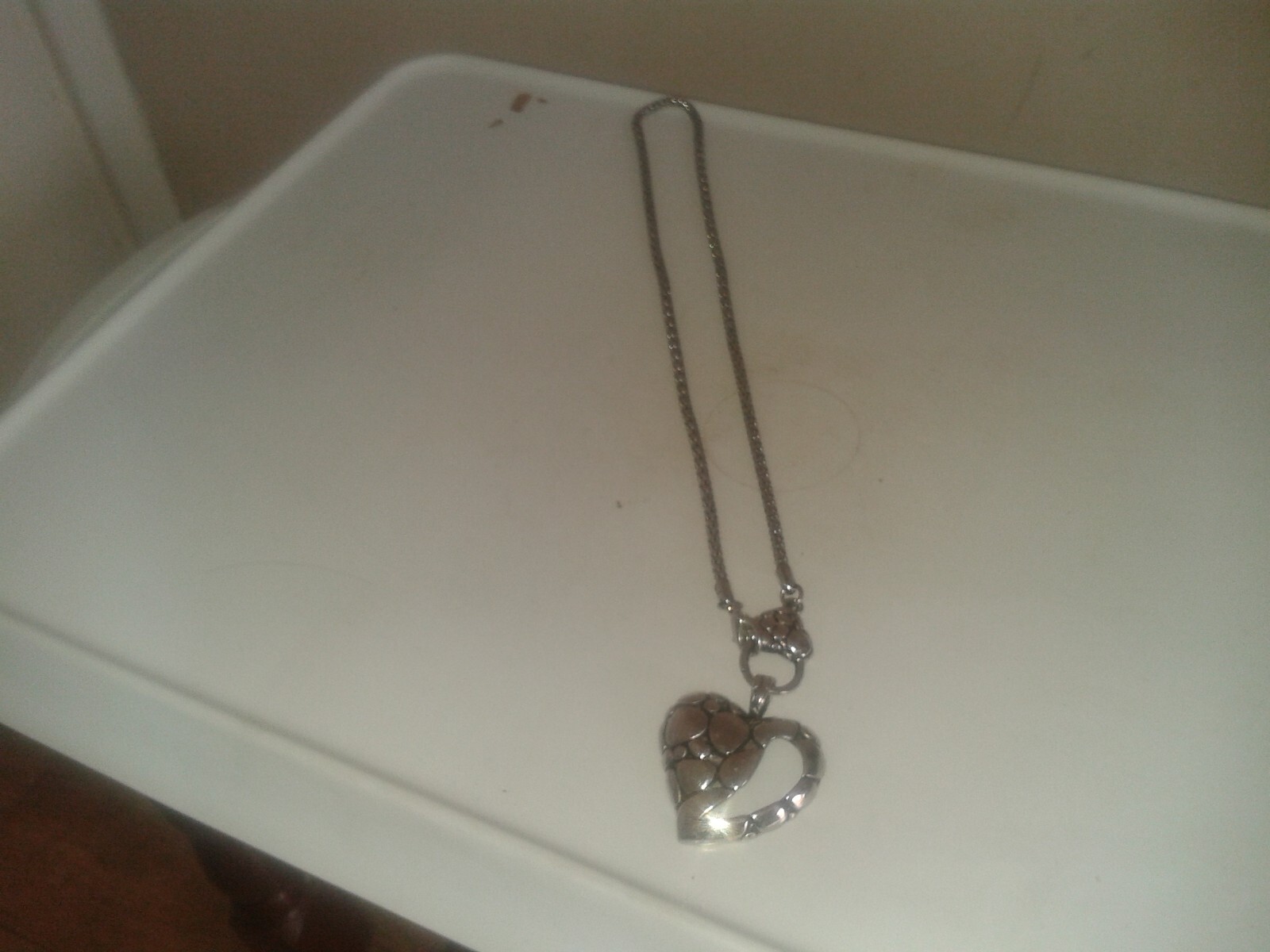 2016 Silver tone love heart, abstract shape pattern, pendant necklace. (A20b7)