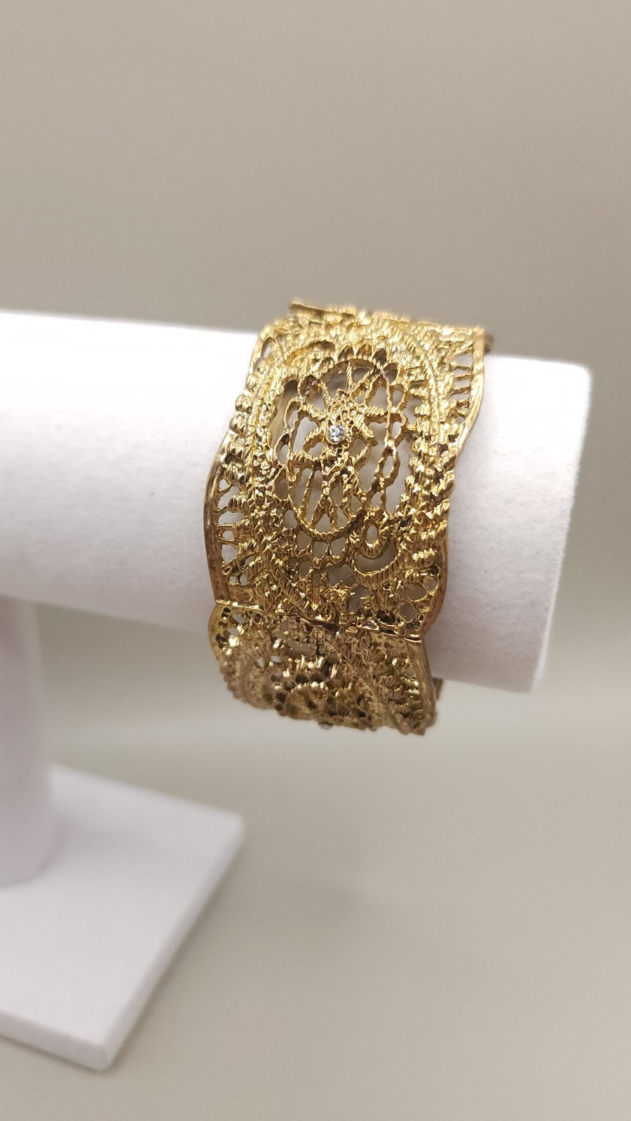 Vintage Gold Tone Filigree Stretch Bracelet Wide Openwork Cuff Rhinestone 7.5″