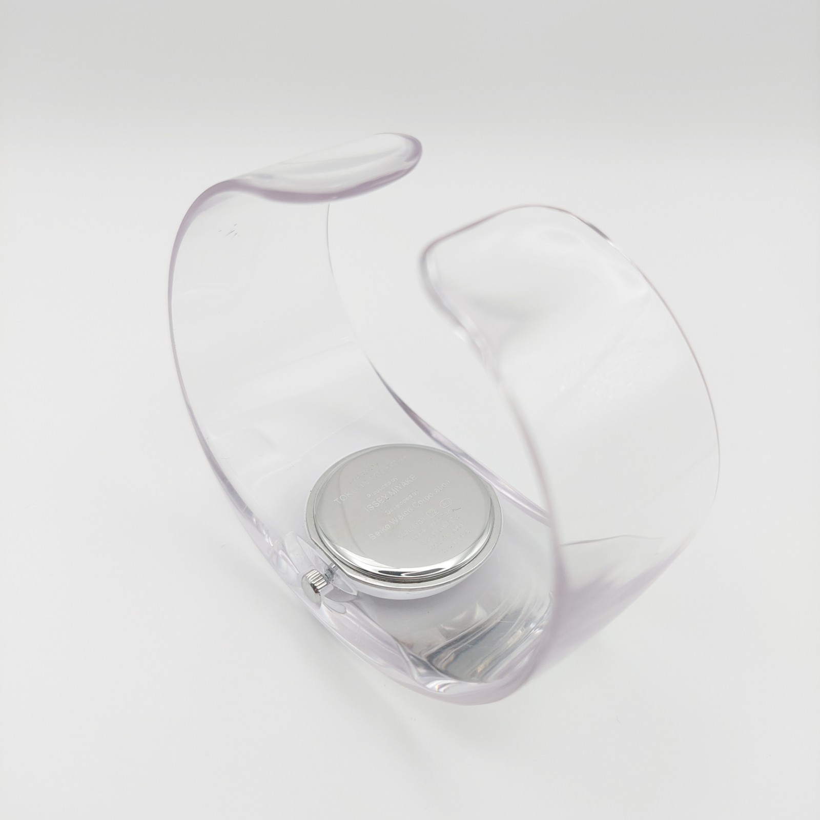 ISSEY MIYAKE TOKUJIN YOSHIOKA O VJ20-0100 Clear Bangle Watch Quartz In hand