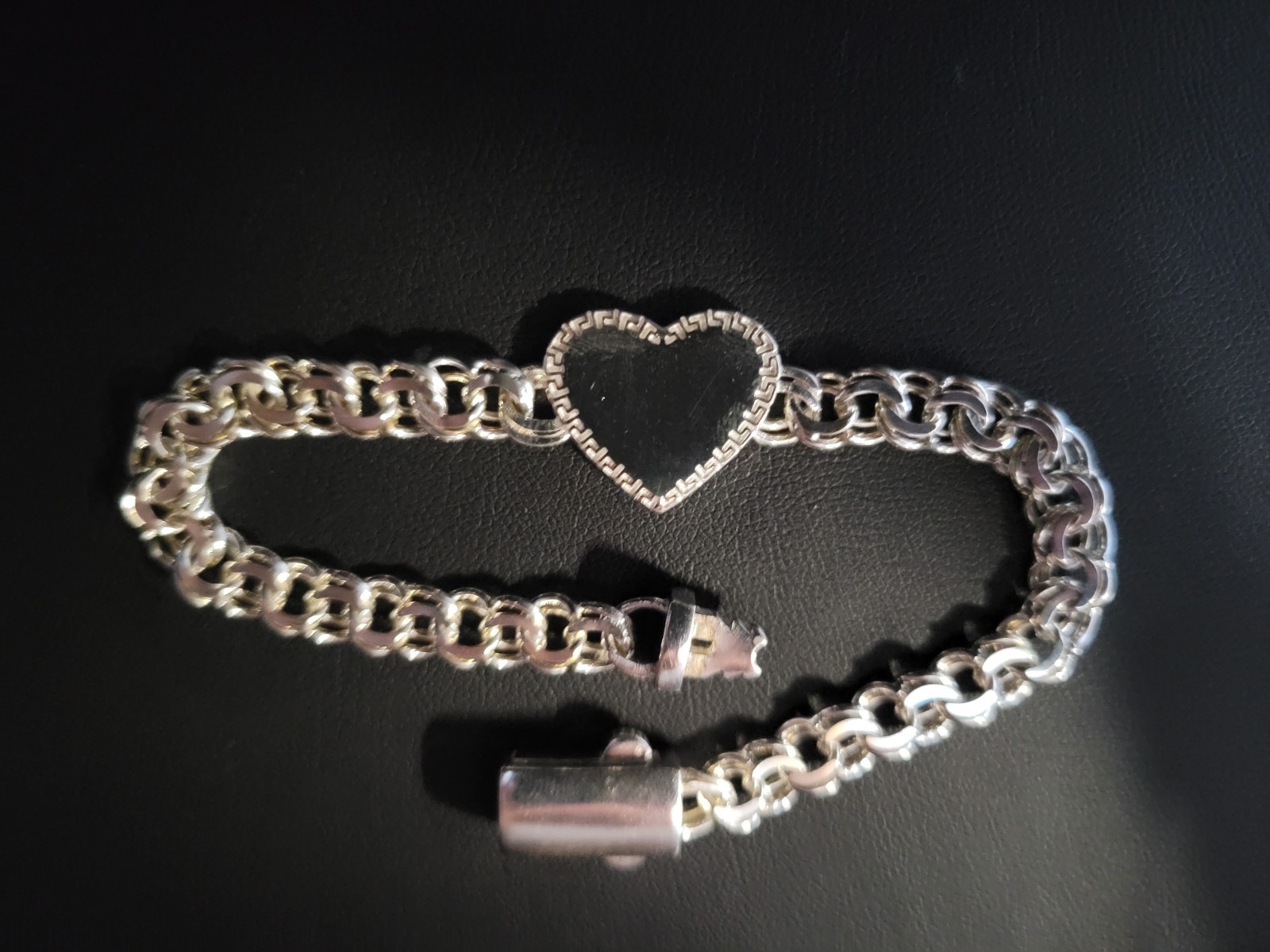925 sterling silver Chino Heart Link W/ Heart Greek Lock Bracelet 7.5″ 6mm