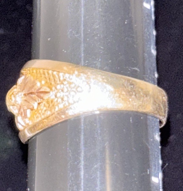 10k Yellow Gold Men’s Landstrom’s Black Hills Gold Tapered Band Ring Size 12