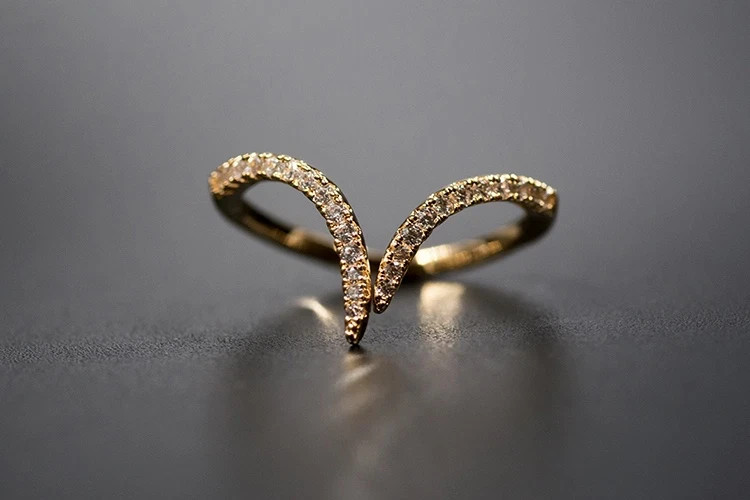 18k Gold Plated Simulated Diamond Small V Ring Gorgeous Women Fashion Jewelry