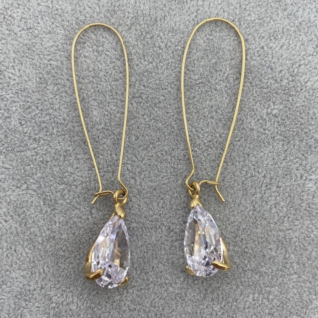 Vintage Gold Tone Pear Shaped Clear Crystal Kidney Wire Dangle Drop Earrings