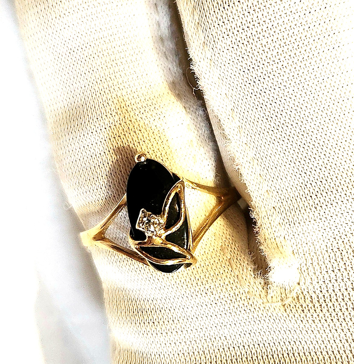 Cute Little 10k Gold Black Onyx Tiny Diamond Ring 1.5 gm Size 6.5