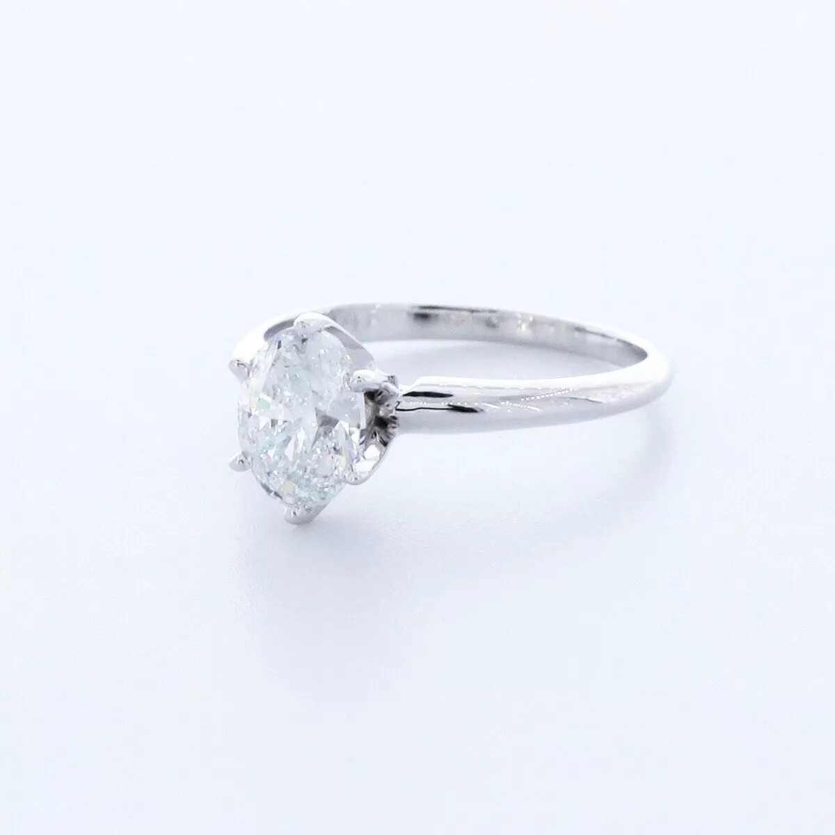 Solitaire Engagement Ring Classic 14K Gold 0.98 CT Oval Lab-Grown Diamond E VS2