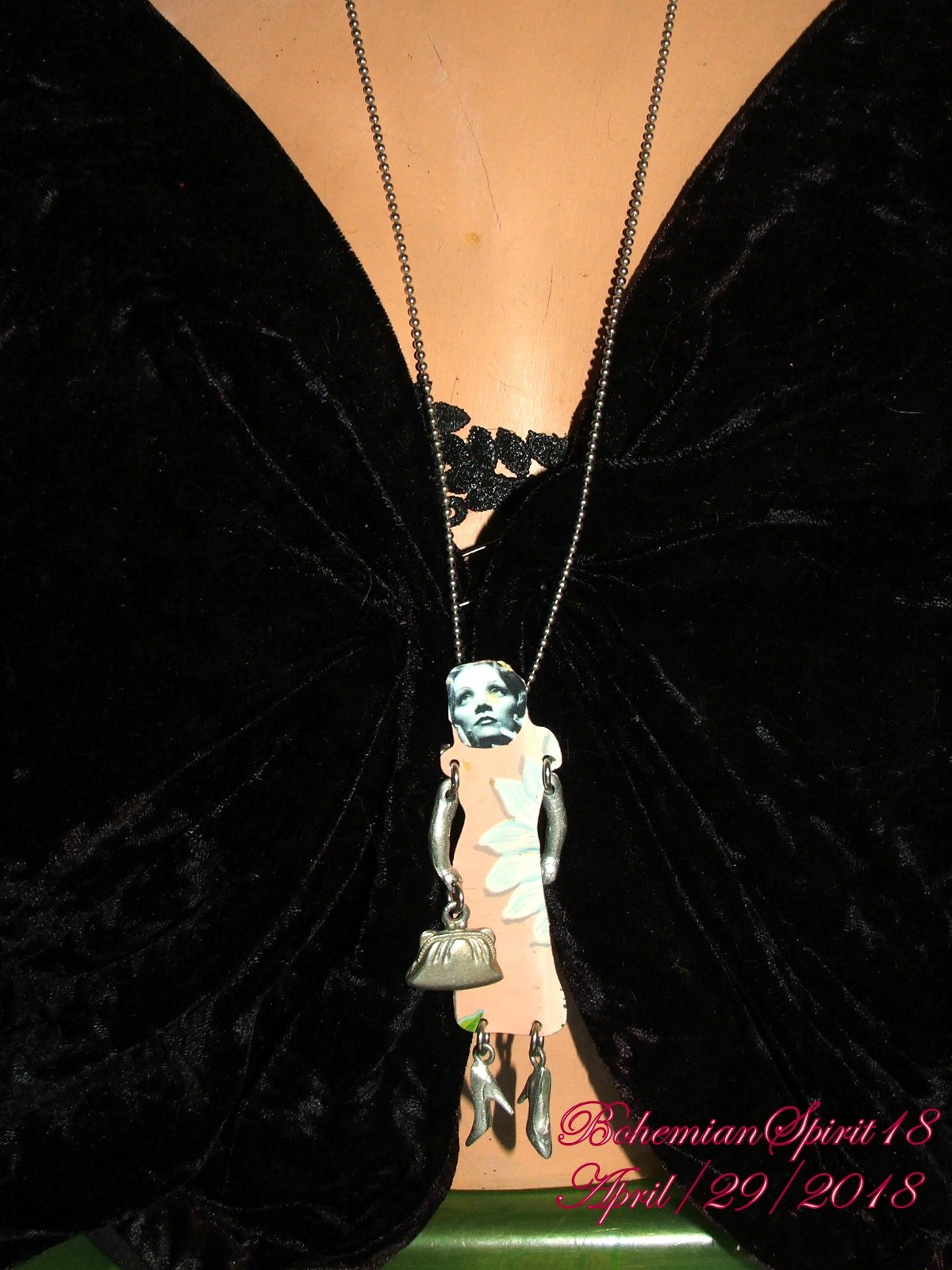 VINTAGE MARLENE DIETRICH CUT OUT METAL MOVEABLE PENDENT ARTISAN PIN/NECKLACE