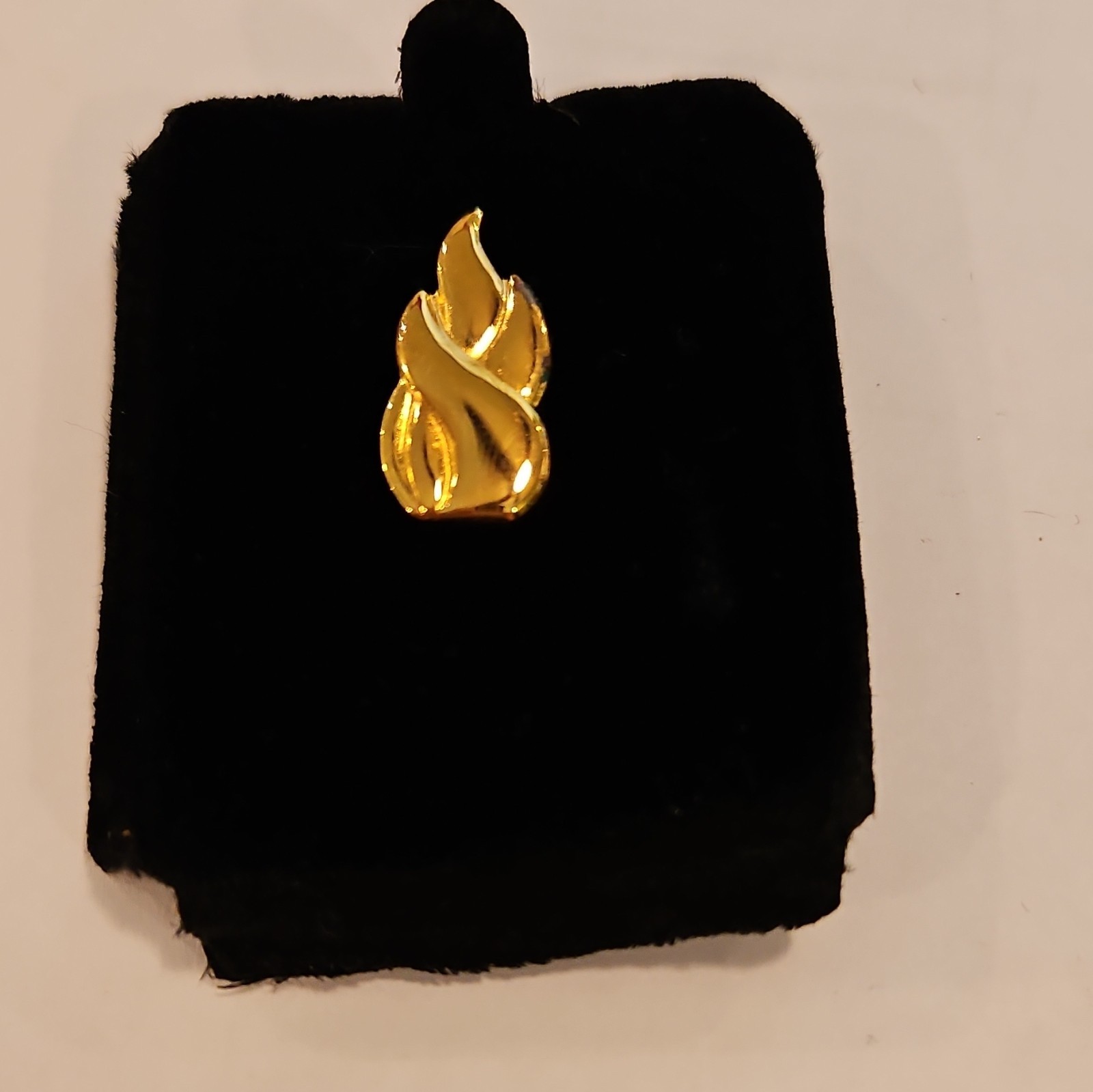 Gold Tone Metal Flame Shape Lapel Pin / Tie Tack w/ Clutch Back