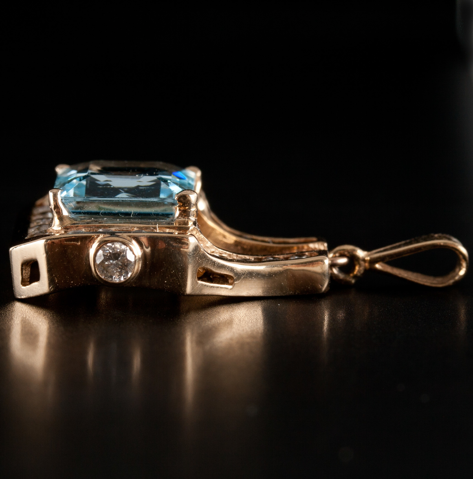 14k Yellow Gold Emerald Shaped Aquamarine Diamond Pendant 35.20ctw 5.85g