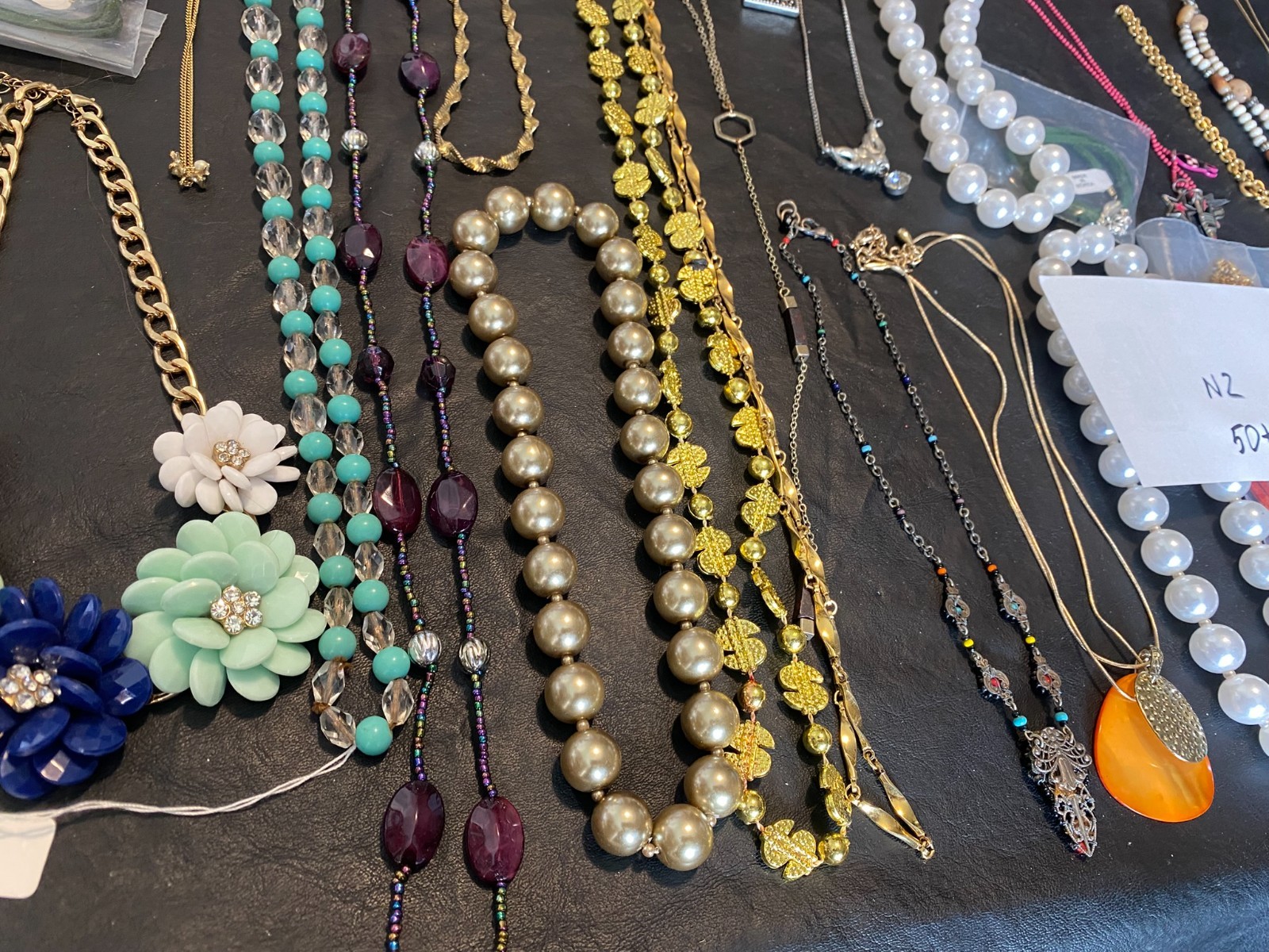 huge lot necklaces jewelry 50+ necklace beaded chain pendant etc. collection N2