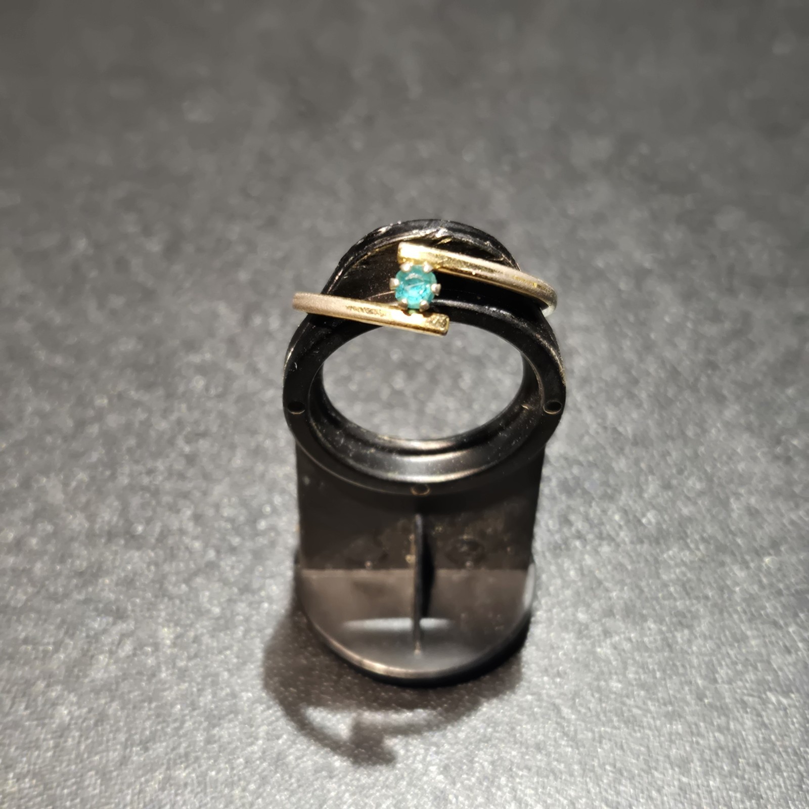 Vintage Avon Birthstone Accent August Green Rhinestone Stackable Ring