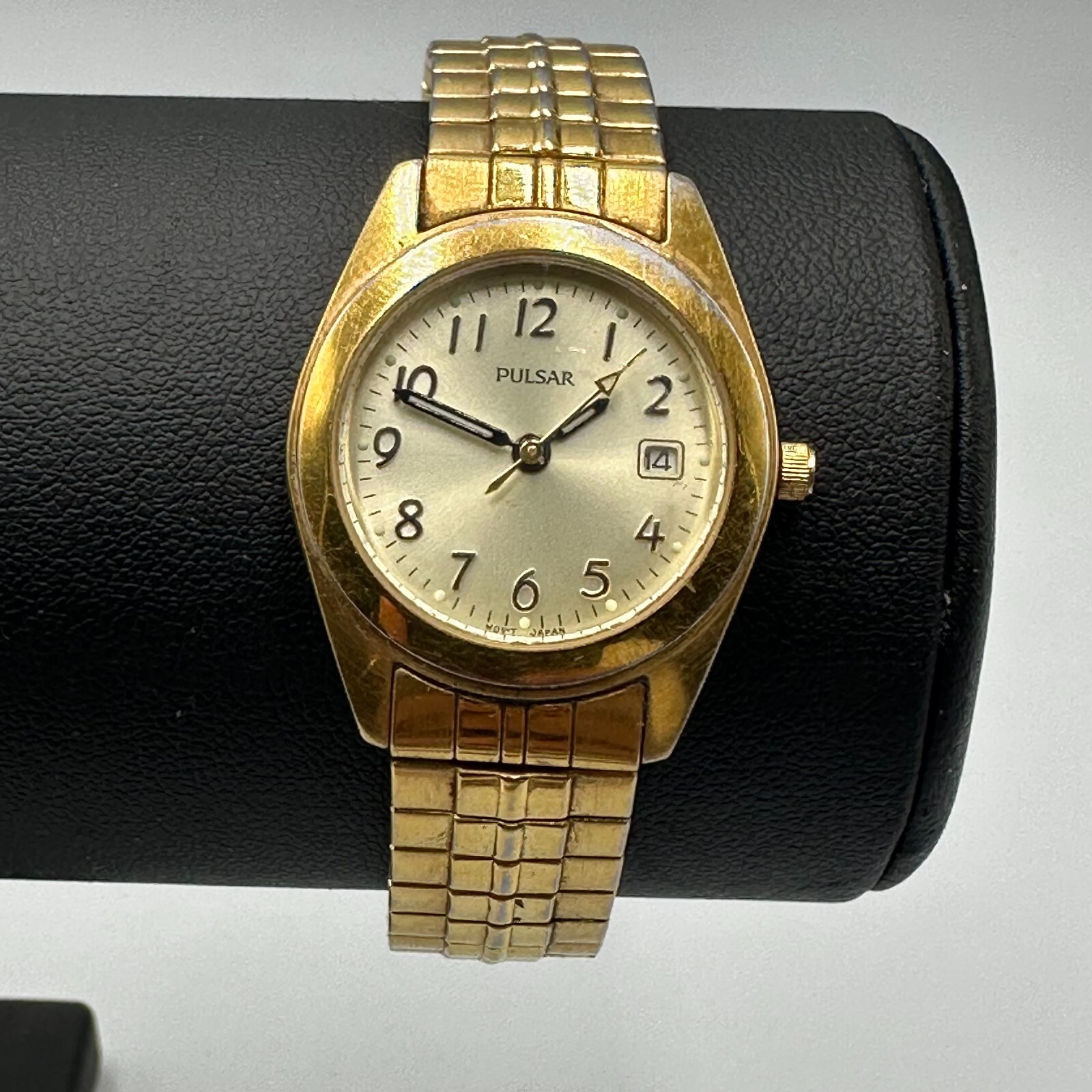 Pulsar Watch Women Gold Tone Round Easy To Read Dial Date Window New Battery