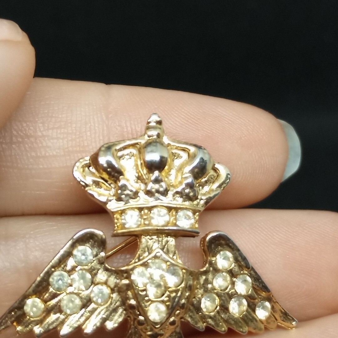 Vintage Gold Tone CROWN EAGLE WINGS BROOCH Royal Queen Rhinestone Jewelry 50s ?