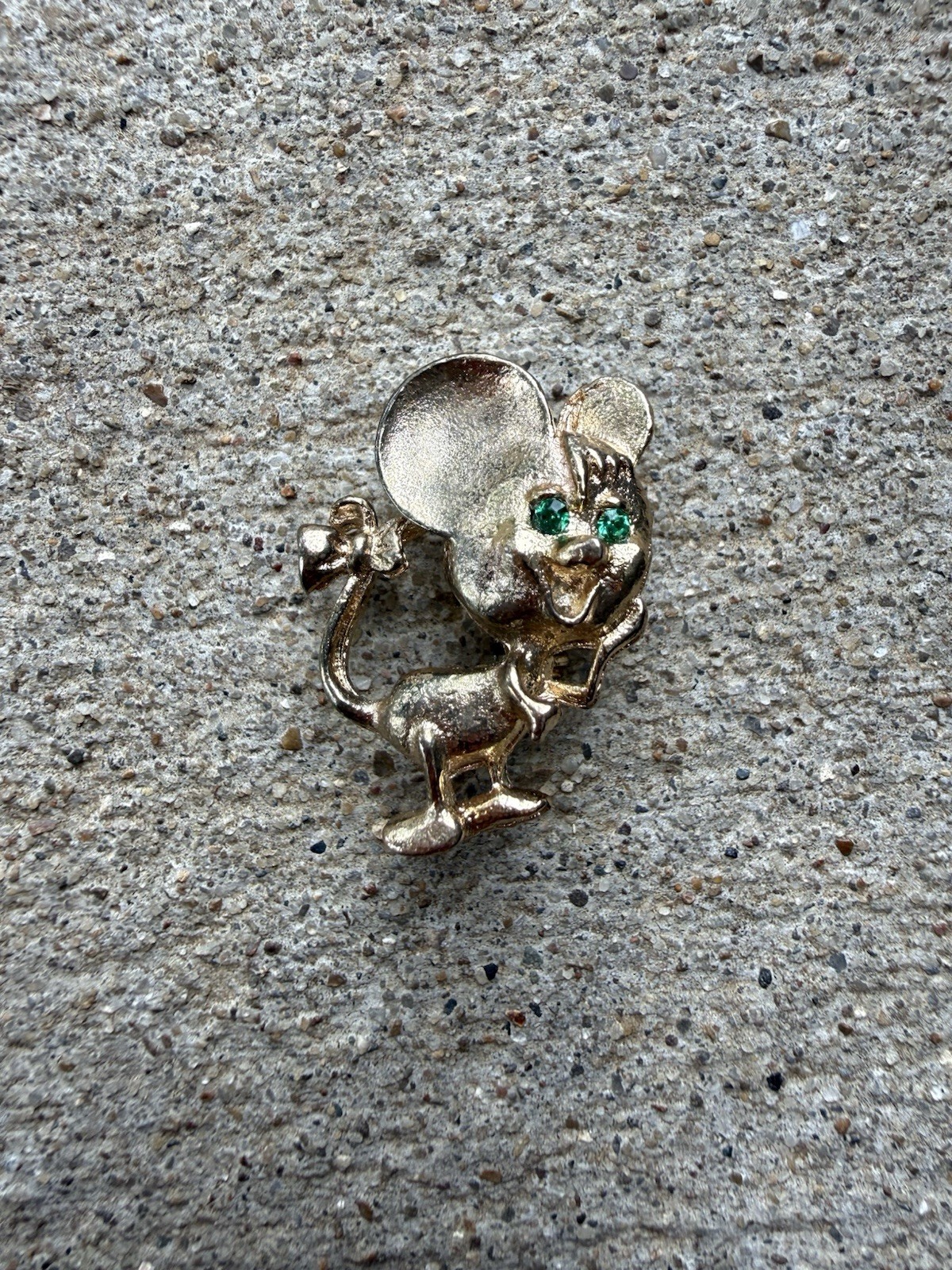 Vintage Mouse Brooch – Gold Tone with Green Emerald Rhinestone Eyes – Gerry’s