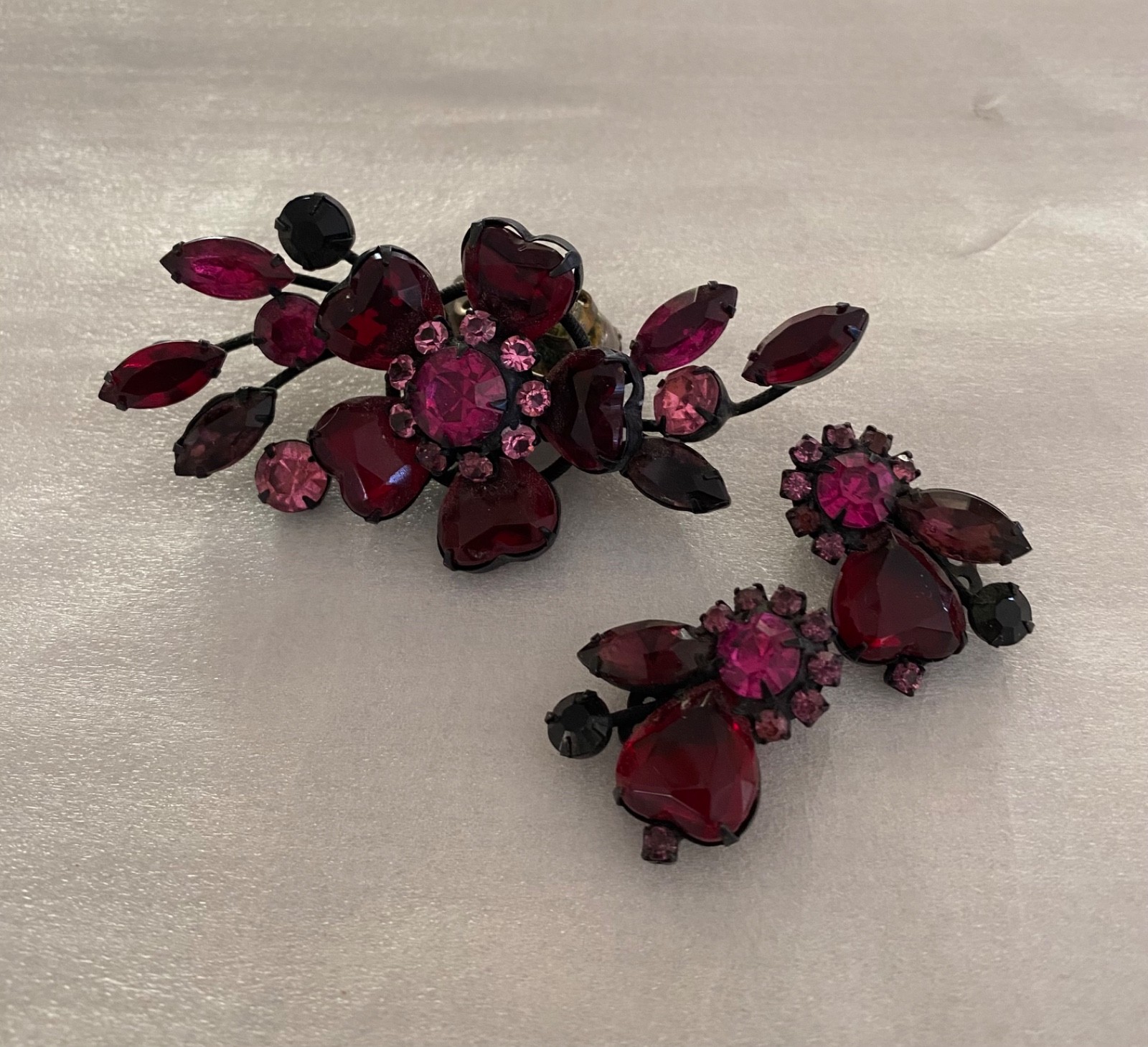 Vintage Juliana (DeLizza & Elster) Red & Fuchsia Heart Shaped Stones Demi Parure
