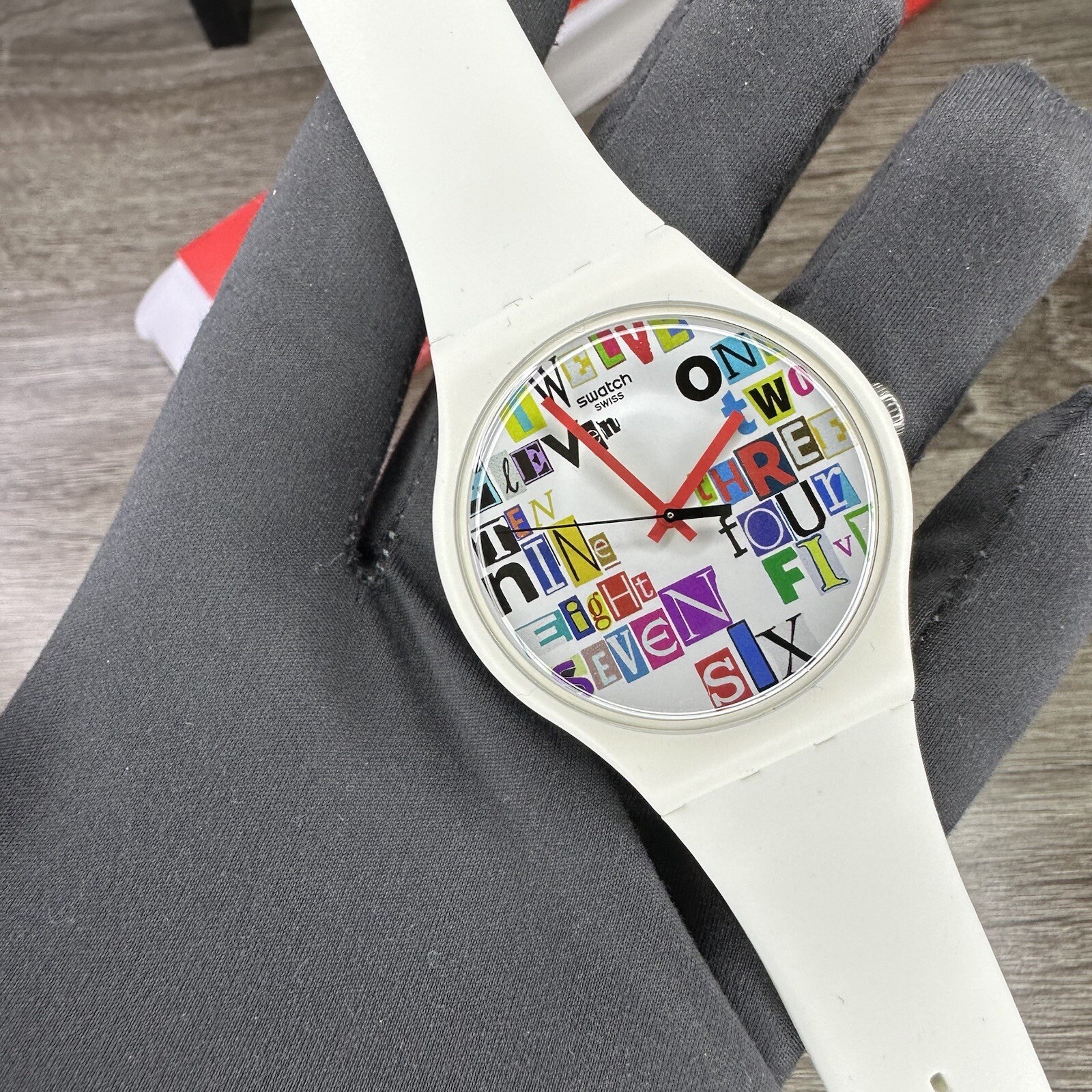 NEW✅LIMITED EDITION✅ Swatch MULTI COLLAGE White Fun 41mm Watch SUOW132