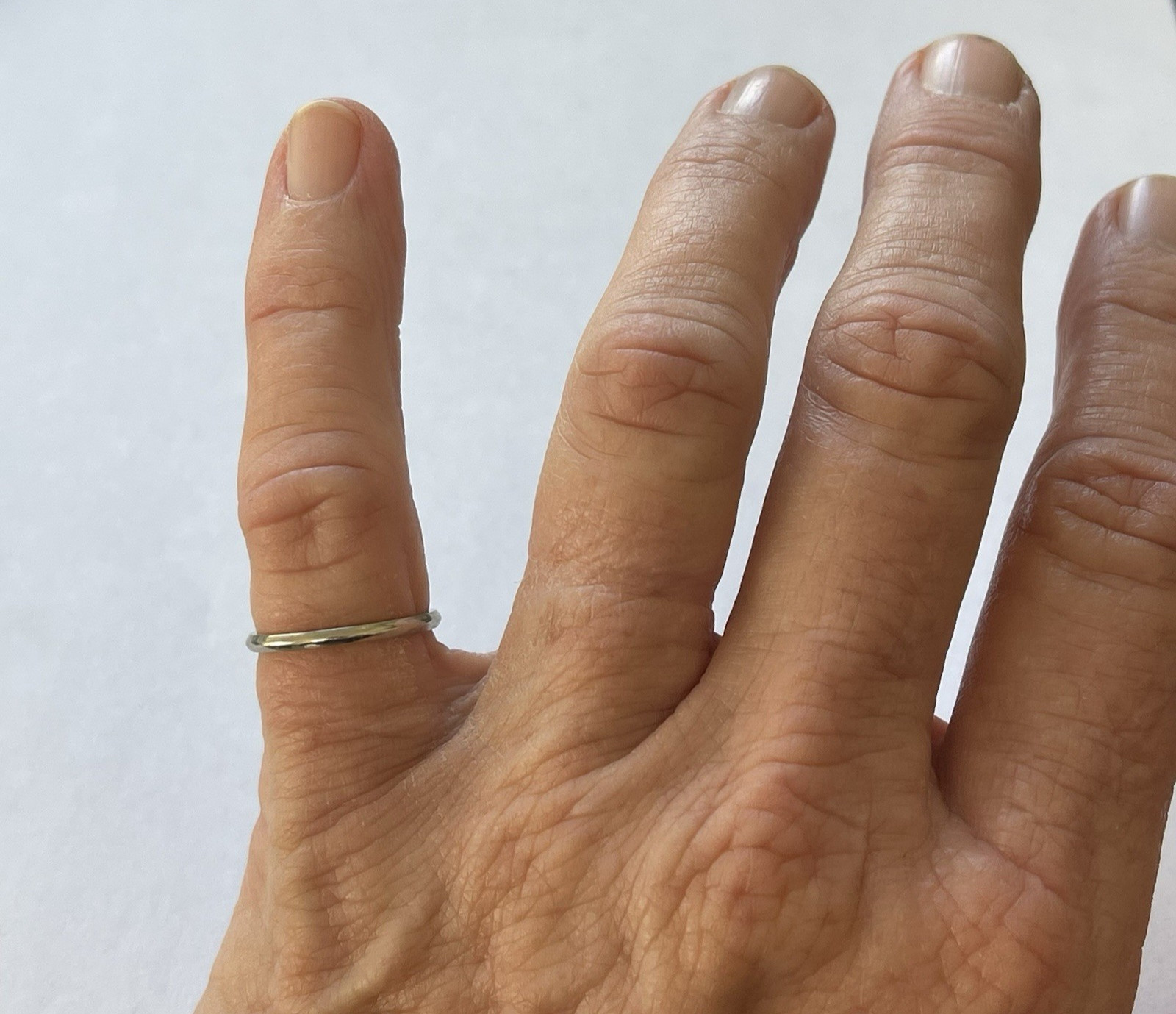 Dainty Minimalist Wedding Band 14k White Gold Plain Ring 1.4mm 1g Size 4.5