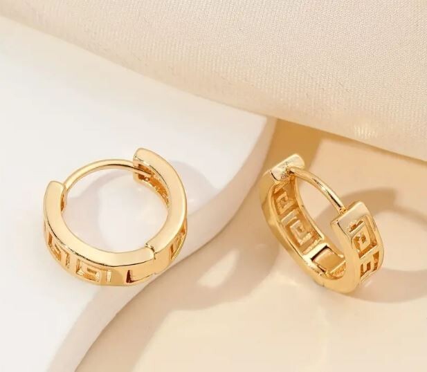 NEW VERY SMALL HUGGIE GREEK KEY ROUND HOOP EARRINGS 18k YELLOW GOLD PLATED .51″