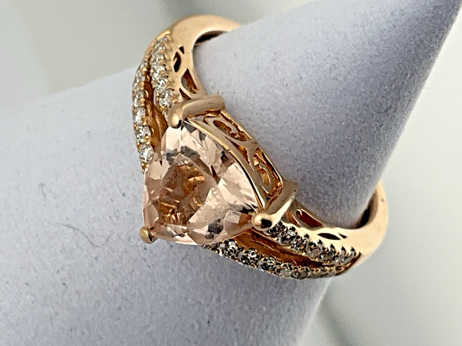 14k Rose Gold 1.0cttw Trillion Morganite, .30cttw Nat Diamond Ladies Ring SZ 7