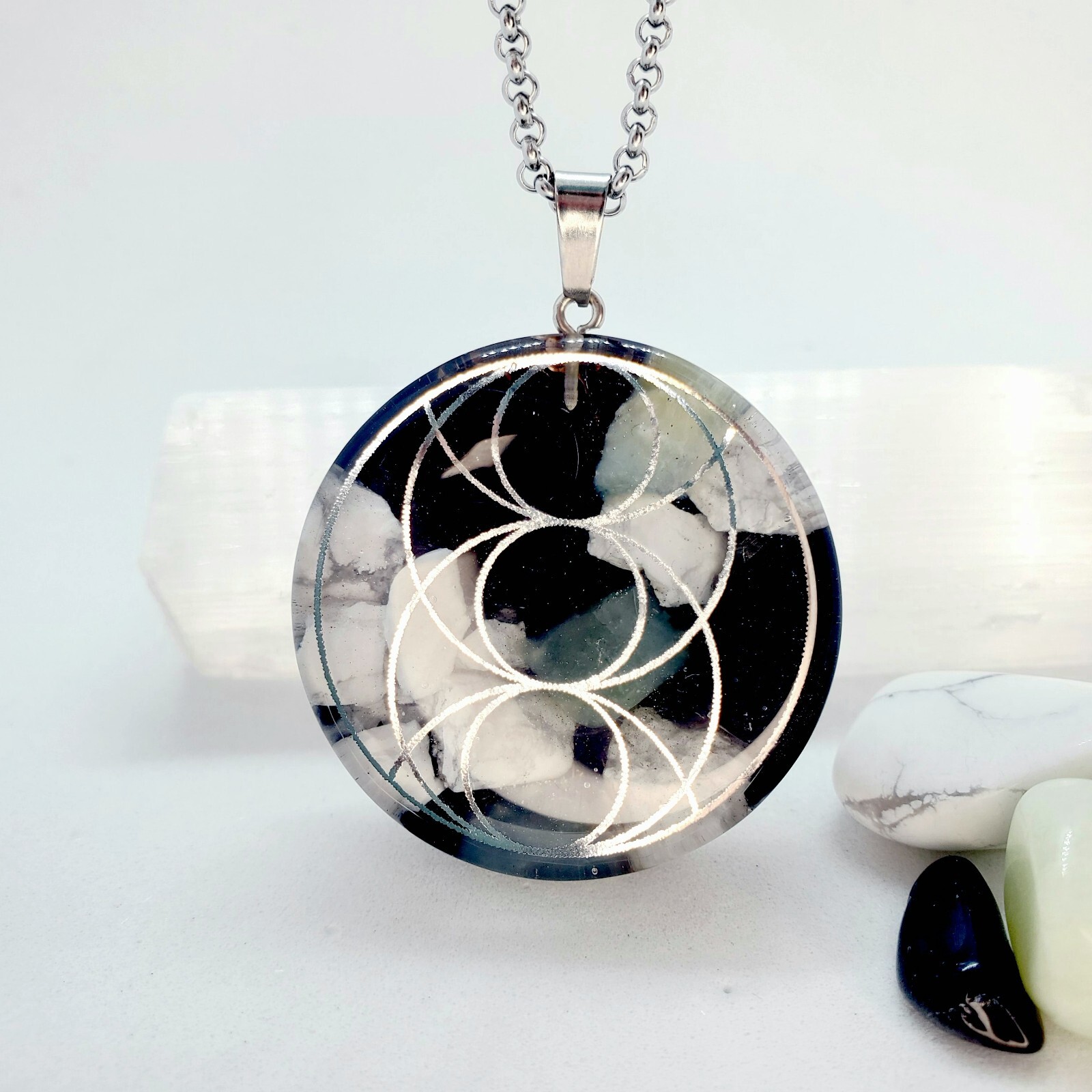 VESICA PISCIS TRINITY Custom Orgone Generator. Choose over +50 crystals. EMF
