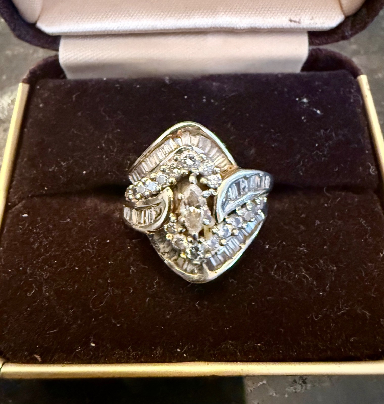 Vintage 14K Gold & Natural Diamonds Cocktail Ring Size 7 Weighs 8.8 Grams
