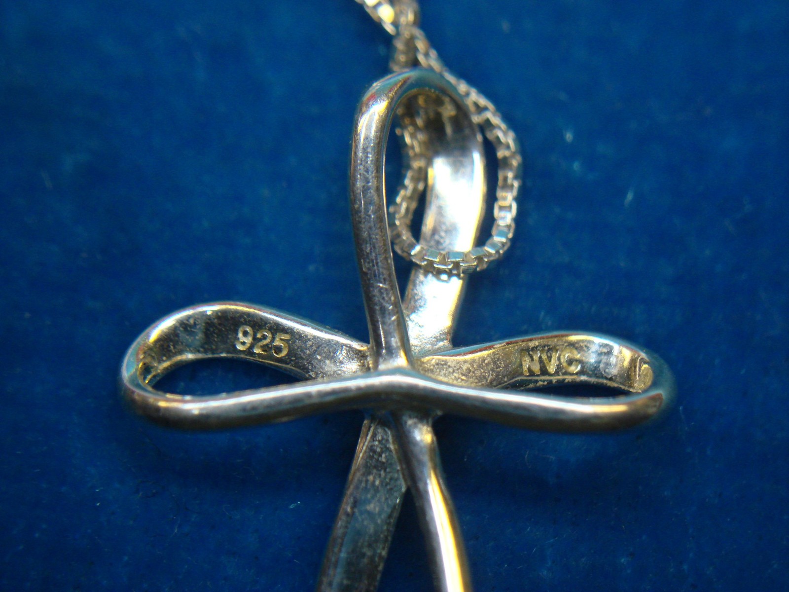 STERLING SILVER MODERN STYLE CROSS PENDANT WITH 18″ STERLING SILVER CHAIN
