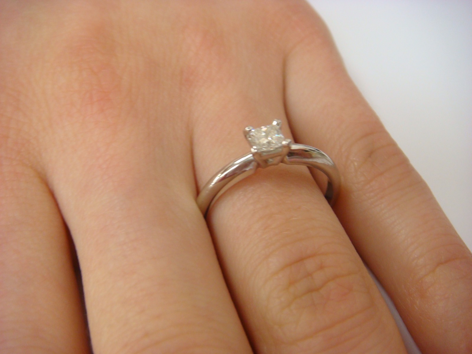 GIA VVS2 E-COLOR 0.27CT PRINCESS CUT CLASSIC ENGAGEMENT RING IN PLATINUM SETTING