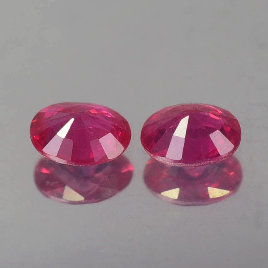 0.36CT CHARMING AA PAIR UNHEATED UNTREATED OVAL PINKISH RED RUBY NATURAL
