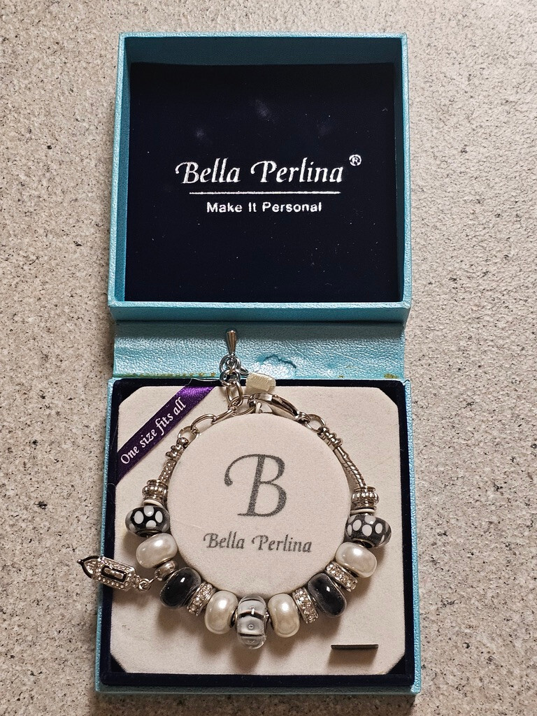 bella perlina charm bracelet. NEW WITH TAGS.