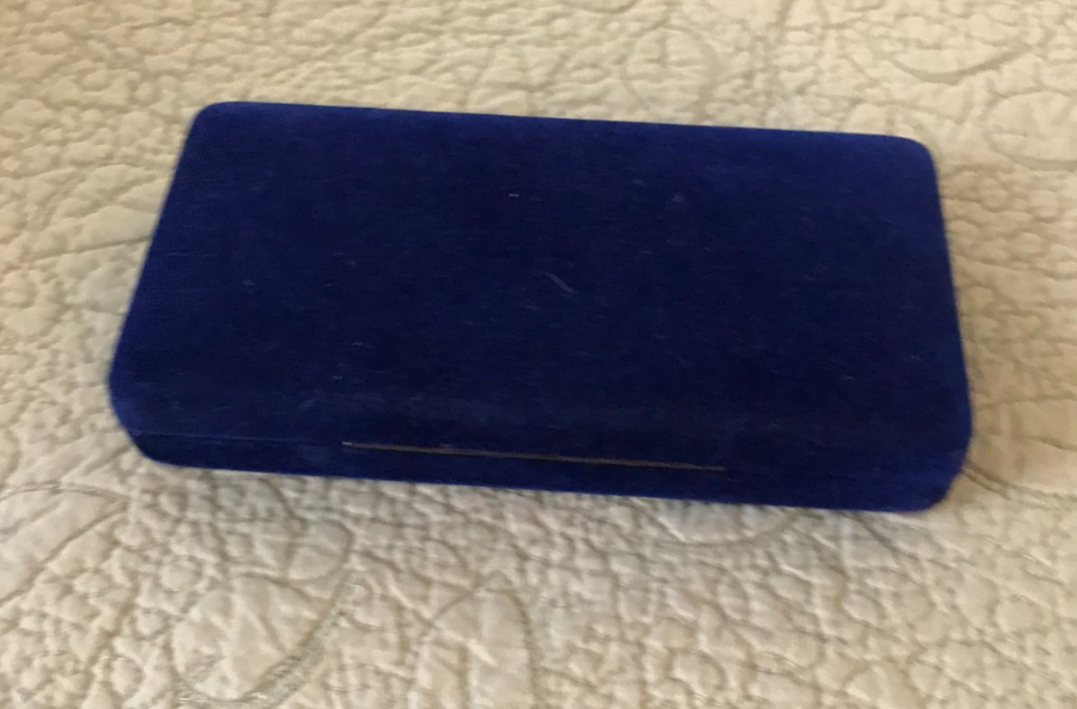 Murata Pearl Blue Velveteen Bracelet Presentation Box
