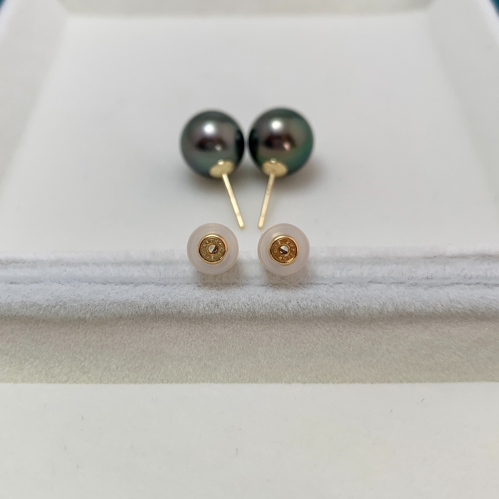 Big 10.6mm Round Black-Green Tahitian pearl stud earrings 18kt yellow gold