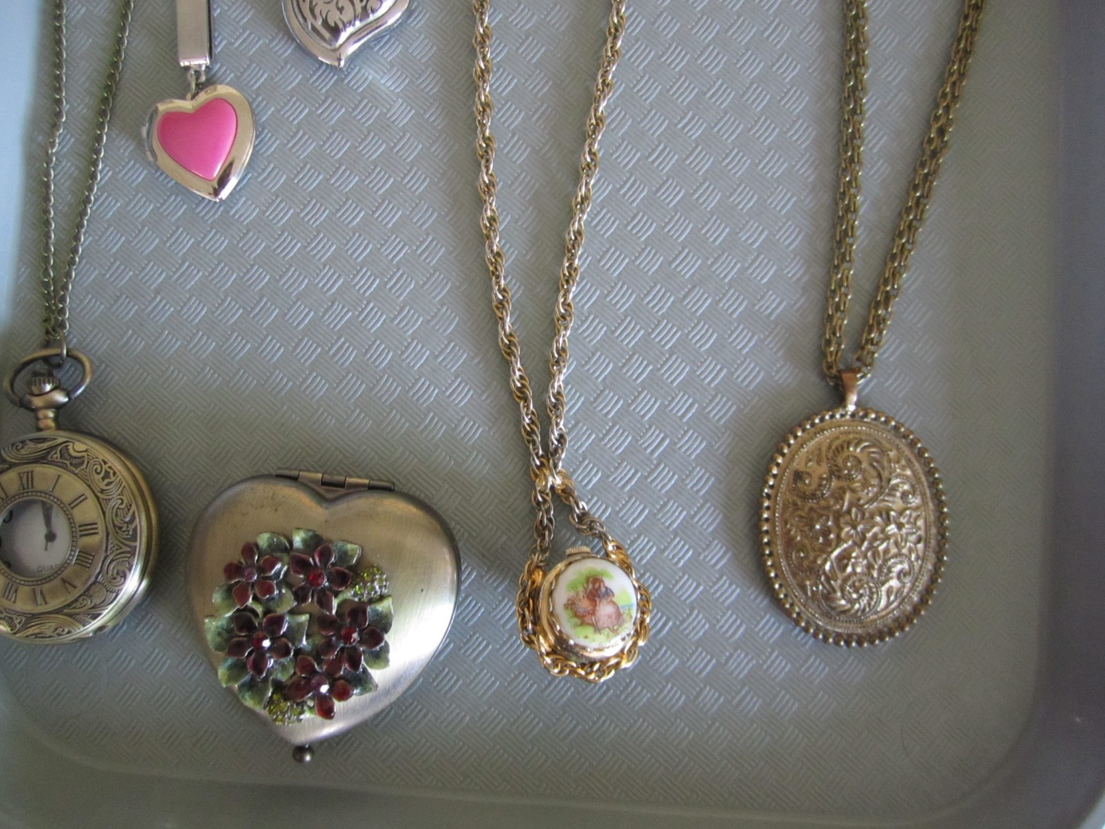10pc LOCKET & Misc. Jewelry Pendant, Necklace & Watch Costume Jewelry Lot (Bb12