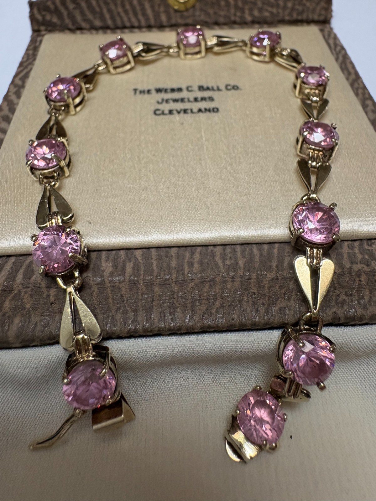 LADIES VINTAGE 10K GOLD PINK ICE STONE BRACELET. 7 1/2 INCHES 11.7 GRAMS