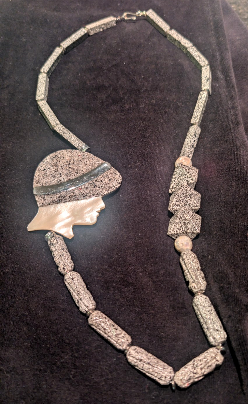 VTG. Lee Sands Inlaid Mother of Pearl Flapper Lady’s Head Silhouette Necklace