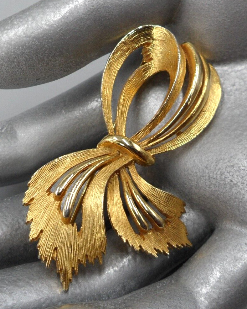 One Loop Bow Brooch Vintage JJ Signed Jonette Brushed Gold Tone 2.25″ Mint