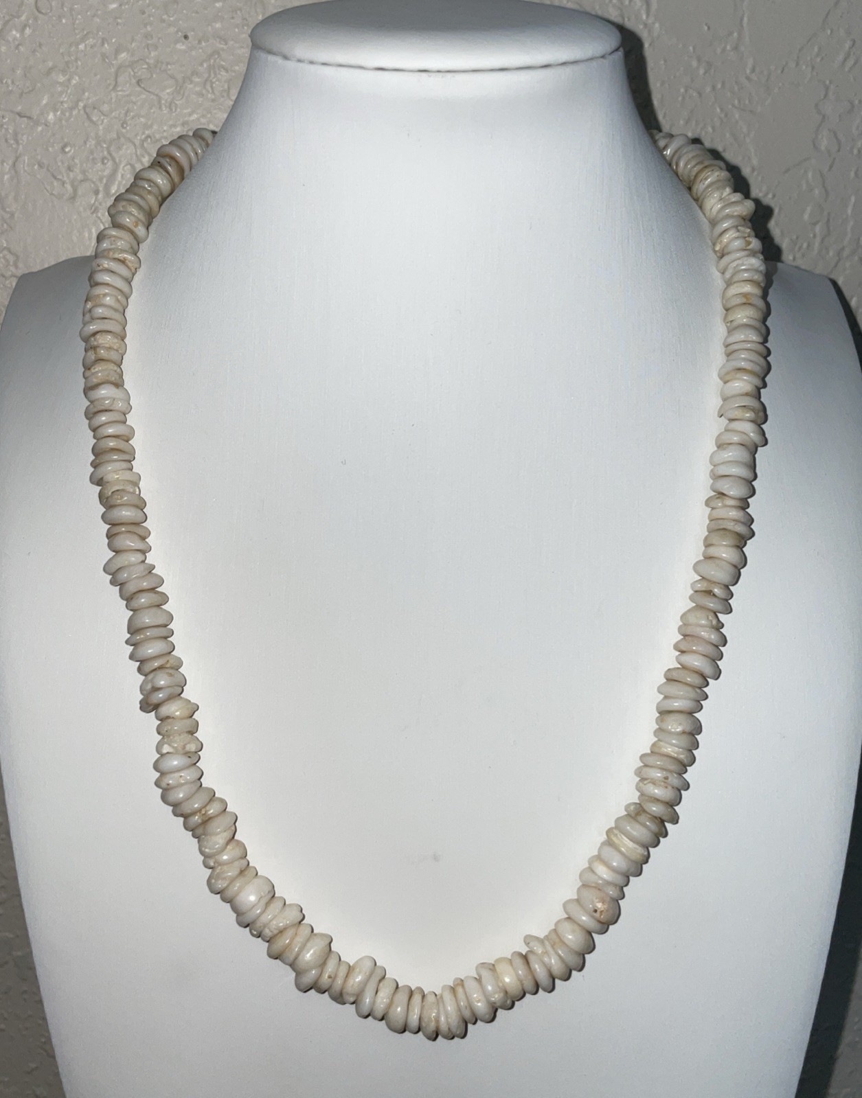 Vintage Hawaiian Surfer Puka Shell Bead Necklace Barrel Clasp 20” Approx 8 mm