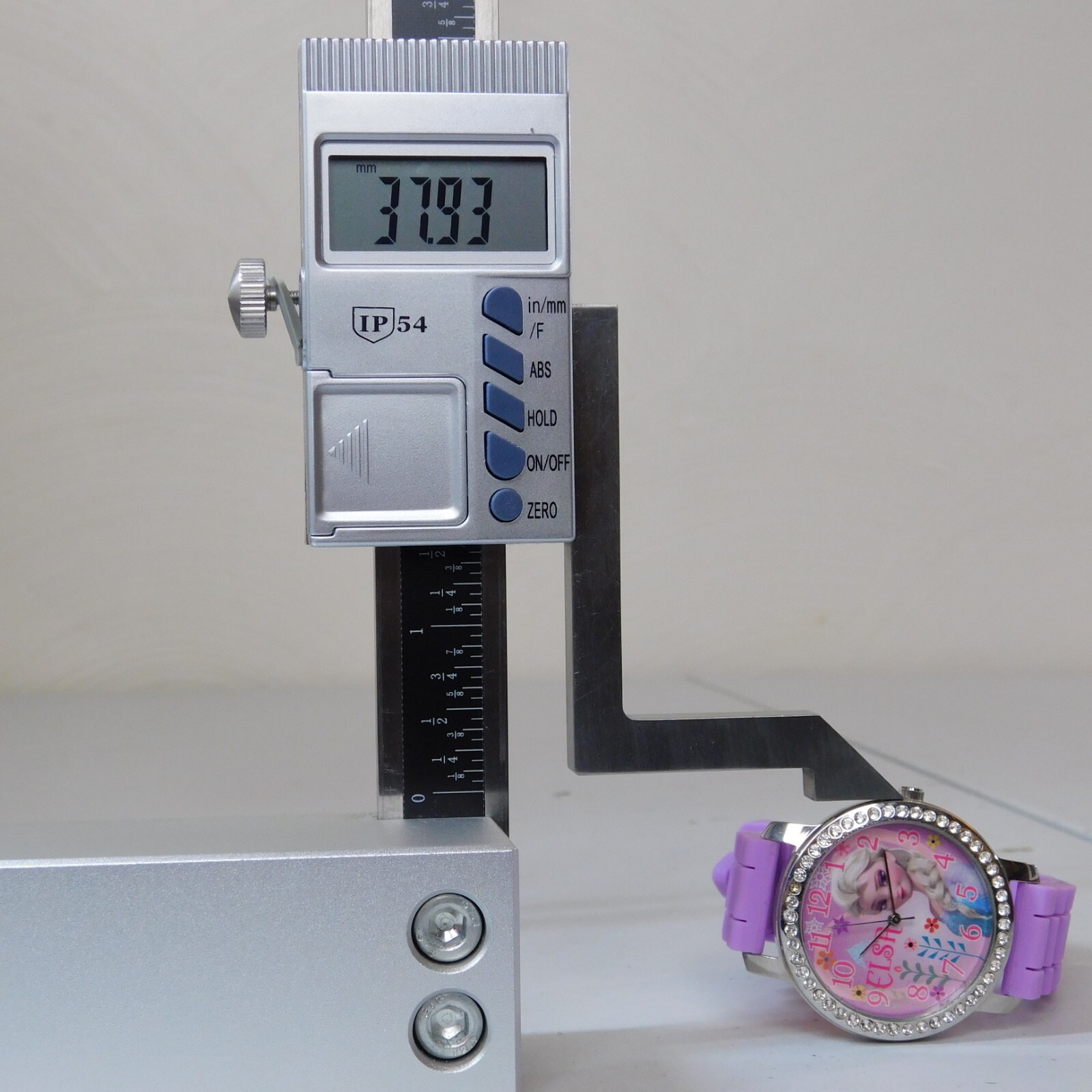 Disney Elsa ACSP-XM-061015 Crystals Quartz Analog Women’s Watch New Battery
