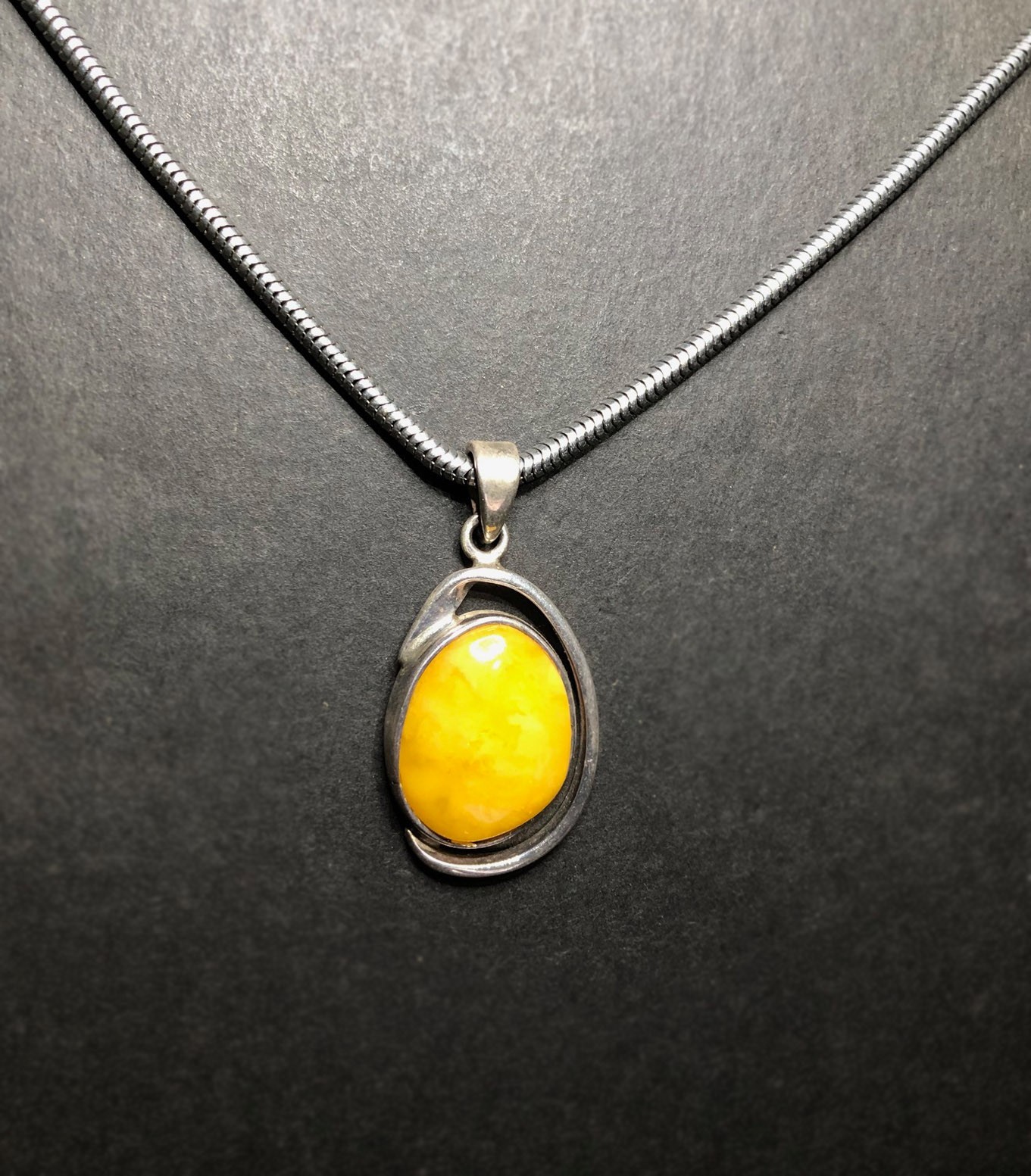 Vintage Natural EGG YOLK BUTTERSCOTCH BALTIC AMBER Sterling Silver Pendant