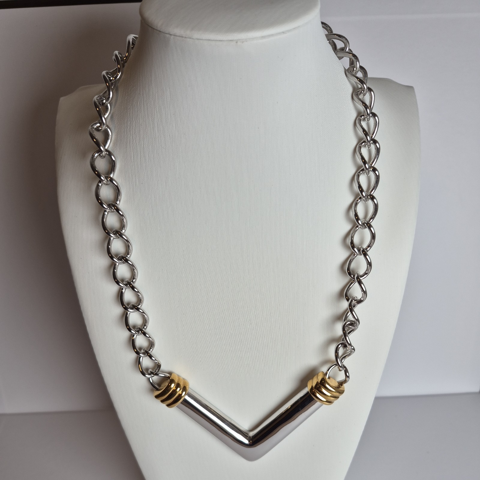 Vtg Runway Silver/Gold Plated MONET V-Shape Bib Modernist Necklace 18″ Chain